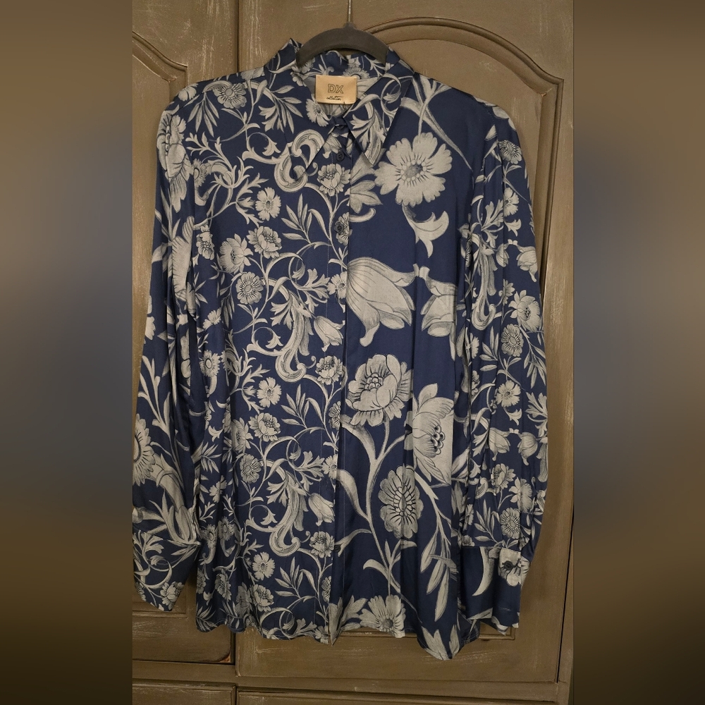 DX Collection Navy and Cream Floral Shirt Size M